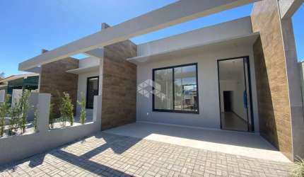 Casa geminada à venda no Centro de Xangri-lá - 3 dormitórios, 110m², pé direito alto