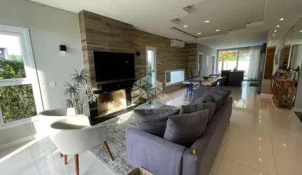 Casa em condomínio fechado de 3 suites