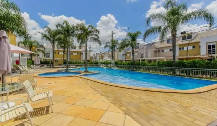 Sobrado condomínio Privilege em Canoas, 03 dormitórios, suíte e sótão