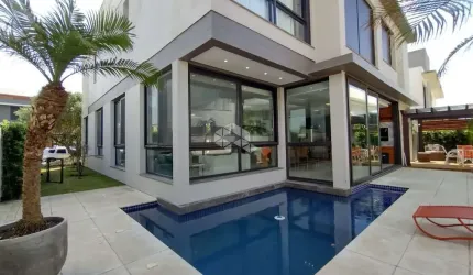 Casa em Condomínio à venda, no condomínio Playa Vista - Xangri-Lá, com 4 quartos (4 suítes)