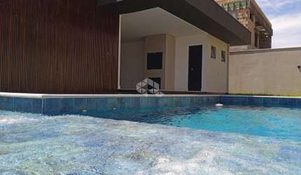 Luxuosa casa de 4 suítes e piscina, no Caledônia com Exclusividade