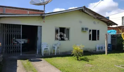 Casa com 03 Quartos em Camboriú