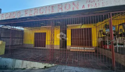Loja e Casa comercial localizada na rua Orfanatrófio.