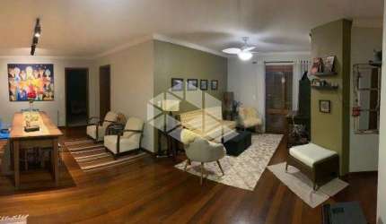 Apartamento com 3 dormitórios, sendo 1 suíte, próximo ao centro de Gramado