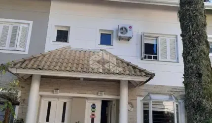 Casa geminada, 3 dormitórios sendo uma suíte, na Vila Suzana