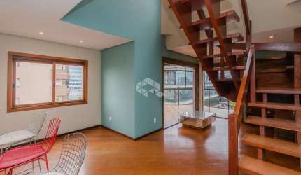 Cobertura duplex semimobiliada, 202 m2, 2 dormitórios sendo 1 suíte, vista para o Guaíba