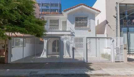 Casa residencial ou comercial de 2 pisos com 448 m².