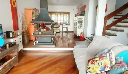 Casa  no Jardim Isabel, próximo a Coronel Marcos,  com 3 dormitórios sendo  uma suíte.