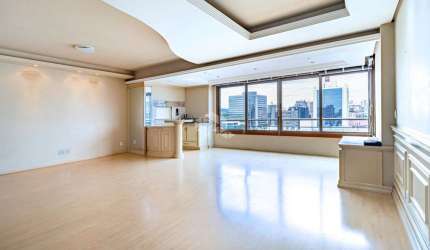 Apartamento 3 dormitórios e 2 vagas no bairro Mont Serrat, em Porto Alegre.