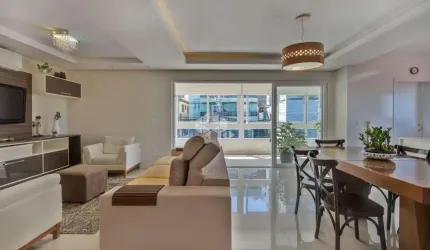Casa Residencial com 4 Dormitórios com ampla sala Comercial e piscina