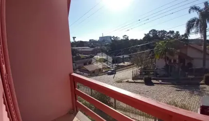 Vende-se otima  casa estilo chalé no Bairro Santo Antão