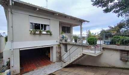 Vende-se uma bela casa 3 dormitórios com ótima localização