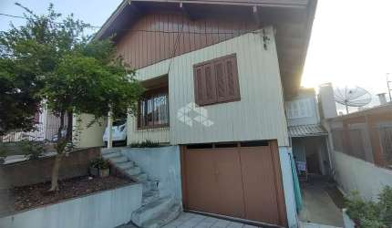 CASA AVERBADA NO BORGO -  TODA CERCADA