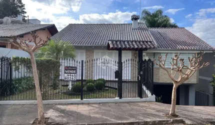 Casa com 230,59 m² privativos, com 4 quartos sendo uma suíte, no Bairro Santo Antão