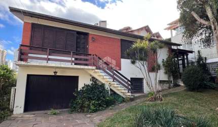 Casa Ampla com três dormitório no bairro Humaitá.
