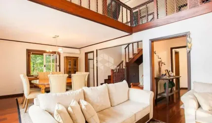 Casa mobiliada com 03 quartos/dormitórios no bairro Planalto, em Gramado- RS