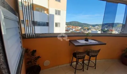 Apartamento com 2 quartos/dormitórios sendo 1 suíte no bairro Real Parque, em São José- SC