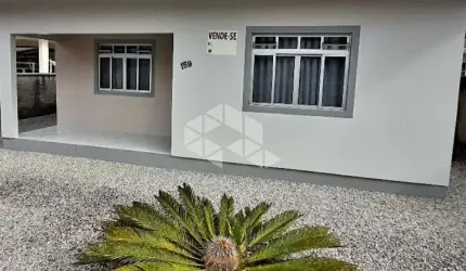 Casa com 3 quartos/dormitórios no bairro Fazenda da Armação, em Governador Celso Ramos- SC