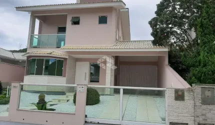 Csa em Condomínio com 4 quartos/dormitórios no bairro Praia de Fora, em Palhoça- SC