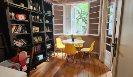 Casa com 4 dormitórios e 3 banheiros, 125 m²