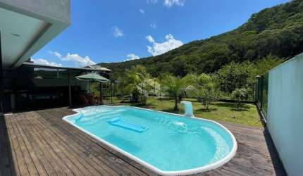 Casa mobiliada com dois quartos no Mariscal em Bombinhas SC