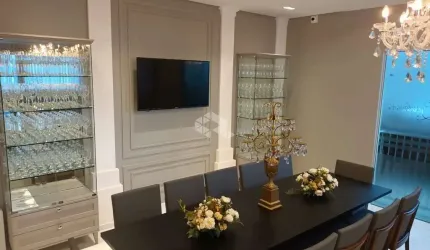 Apartamento mobiliado com três quartos em Meia Praia Itapema SC