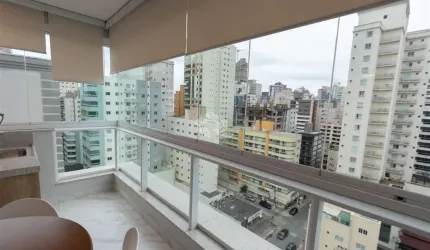 Apartamento mobiliado com três quartos na Meia Praia em Itapema SC
