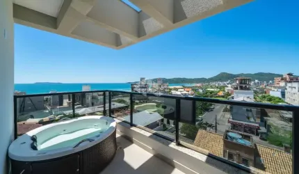Apartamento duplex com três quartos no Mariscal em Bombinhas SC