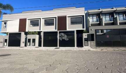 Casa sobrado duplex com dois quartos em Mariscal Bombinhas SC