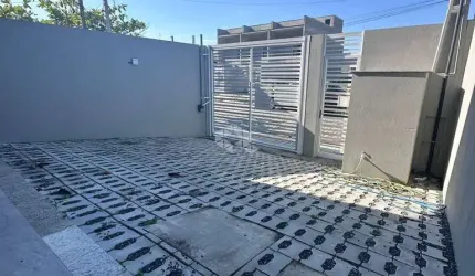 Casa duplex com três quartos em Morrinhos Bombinhas SC