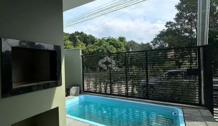 Casa sobrado três quartos  com piscina em Mariscal Bombinhas SC