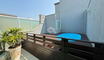 Cobertura Duplex Mobiliada com Vista Parcial do Mar