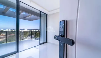 Apartamento duplex com três quartos em Mariscal Bombinhas SC