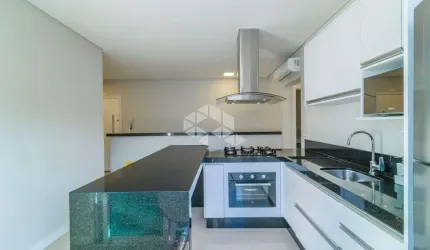 Duplex à venda em Mariscal, Bombinhas, com 3 suítes e vista para o mar