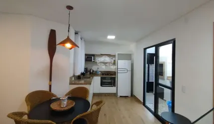 Sobrado duplex mobiliado com duas suites no Mariscal em Bombinhas SC