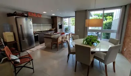 Casa sobrado com piscina