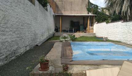 Casa 2 dormitórios no bairro Glória