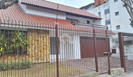 Excelente sobrado, 05 dorm, 03 suítes, com piscina, bem localizado no coração do bairro Jardim Lindóia