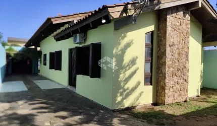 Casas com 2 dormitório,