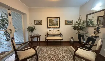 Refúgio urbano na Vila Mariana: sobrado charmoso e espaçoso de 198m²