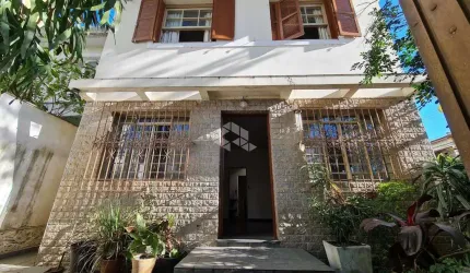 Sobrado com 150,00m² na Chácara Santo Antônio, com 3 quartos, 3 banheiros e 2 vagas de garagem.
