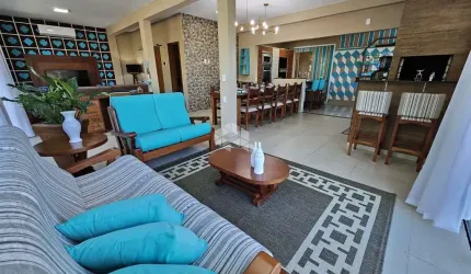 Casa alto padrão, 5 suítes, 8 banheiros,  escritório, 5 garagens, piscina, deck, sala de estar, varanda gourmet, em Itaara RS
