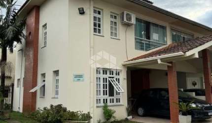 Casa estilo sobrado com 3 quartos  com suite e vaga de garagem à venda em Camobi Santa Maria