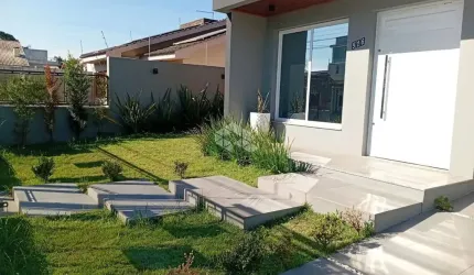 Casa de alto padrão com 3 quartos, uma suíte, piscina, no bairro São José em Santa Maria