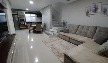 Casa à venda com 3 quartos e suíte no bairro Parque Pinheiro Machado em Santa Maria RS