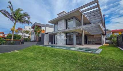 Casa com 4 dormitórios à venda na Praia do Campeche - Florianópolis/SC