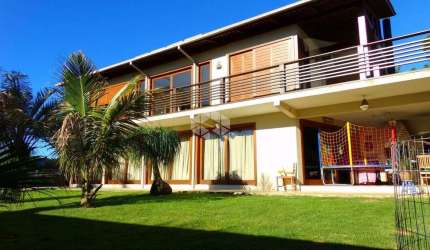 Casa com 5 dormitorios no Bairro  Campeche - Florianópolis/SC