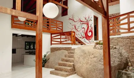 CASA  COM 4 SUÍTES 7 VAGAS PISCINA E LAREIRA NO RIO TAVARES FLORIANÓPOLIS
