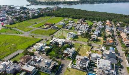 Terreno / Lote  no loteamento Marina Philippi na Lagoa da Conceição Florianopolis/SC