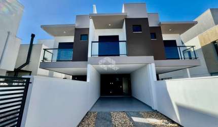 CASA SOBRADO NOVO COM 3 SUÍTES SACADA E DUAS VAGAS NO CAMPECHE EM FLORIANÓPOLIS